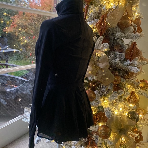 Lululemon Form Fitted Black Jacket Track - Picture 2 of 4